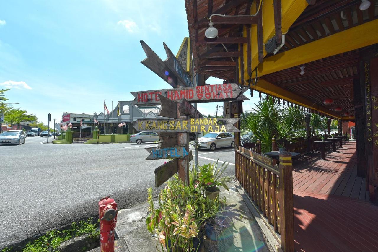 Super Oyo Capital O 90659 Raintown Timbers Hotel Taiping Buitenkant foto
