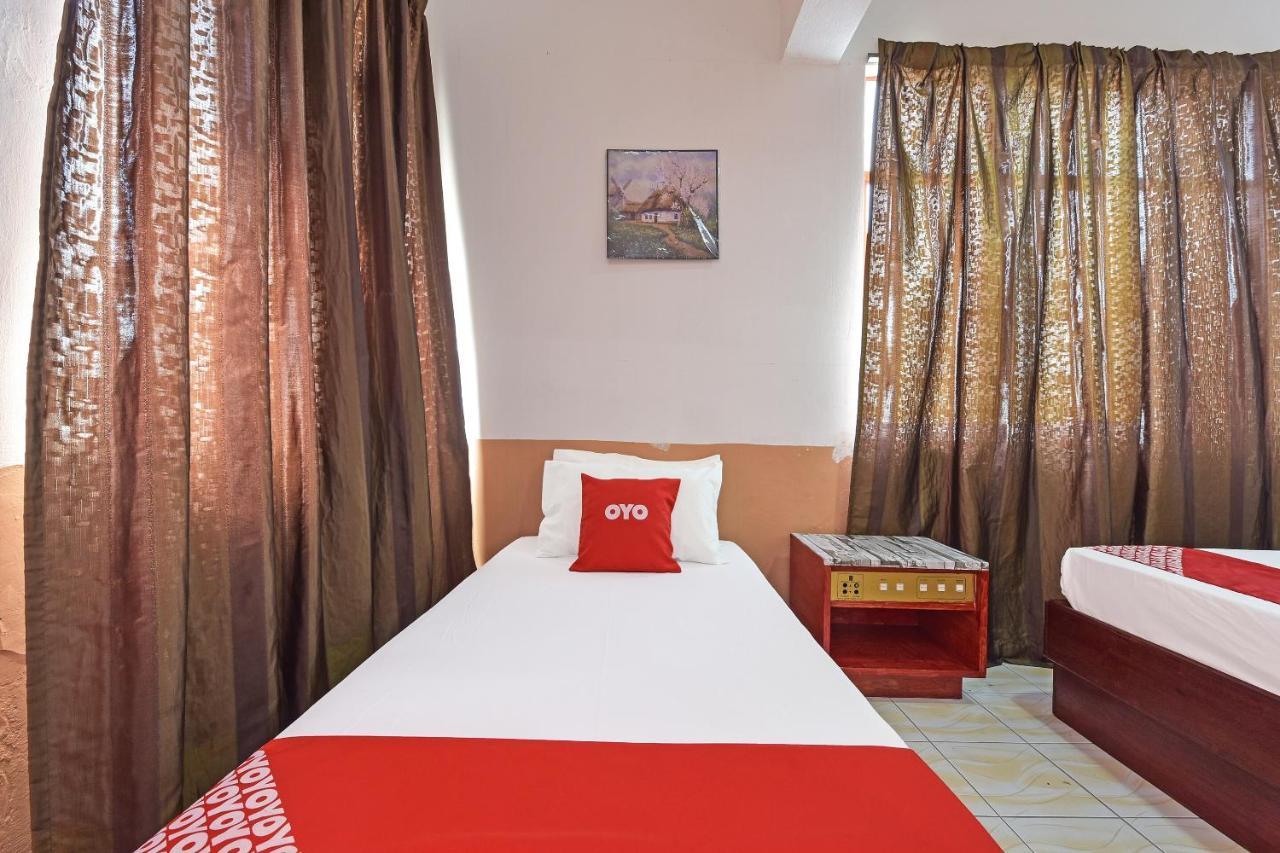 Super Oyo Capital O 90659 Raintown Timbers Hotel Taiping Buitenkant foto