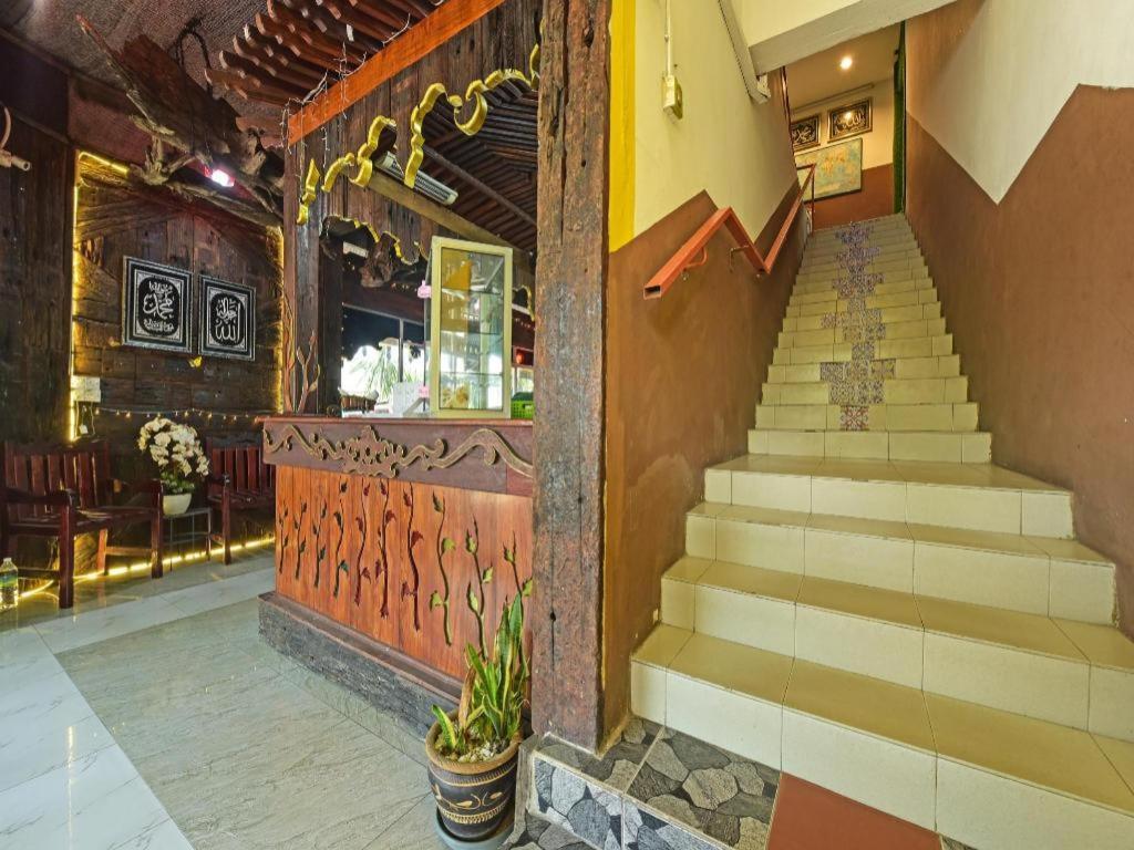 Super Oyo Capital O 90659 Raintown Timbers Hotel Taiping Buitenkant foto