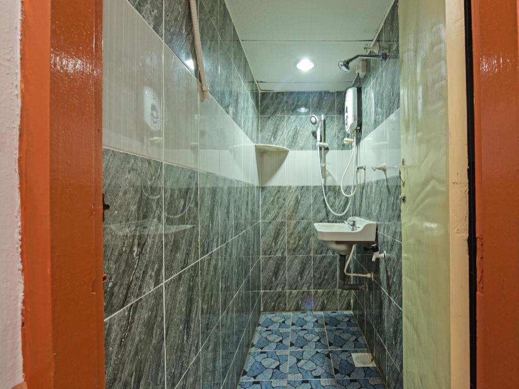 Super Oyo Capital O 90659 Raintown Timbers Hotel Taiping Buitenkant foto
