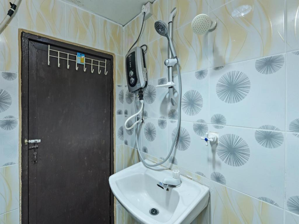 Super Oyo Capital O 90659 Raintown Timbers Hotel Taiping Buitenkant foto