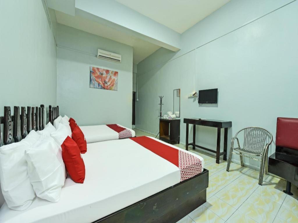 Super Oyo Capital O 90659 Raintown Timbers Hotel Taiping Buitenkant foto